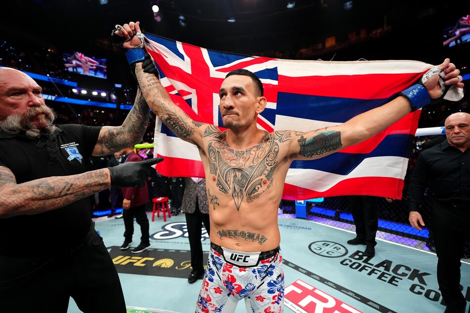 할로웨이가 맥그리거에게 13년 만에 설욕전을 펼쳤다. UFC 제공