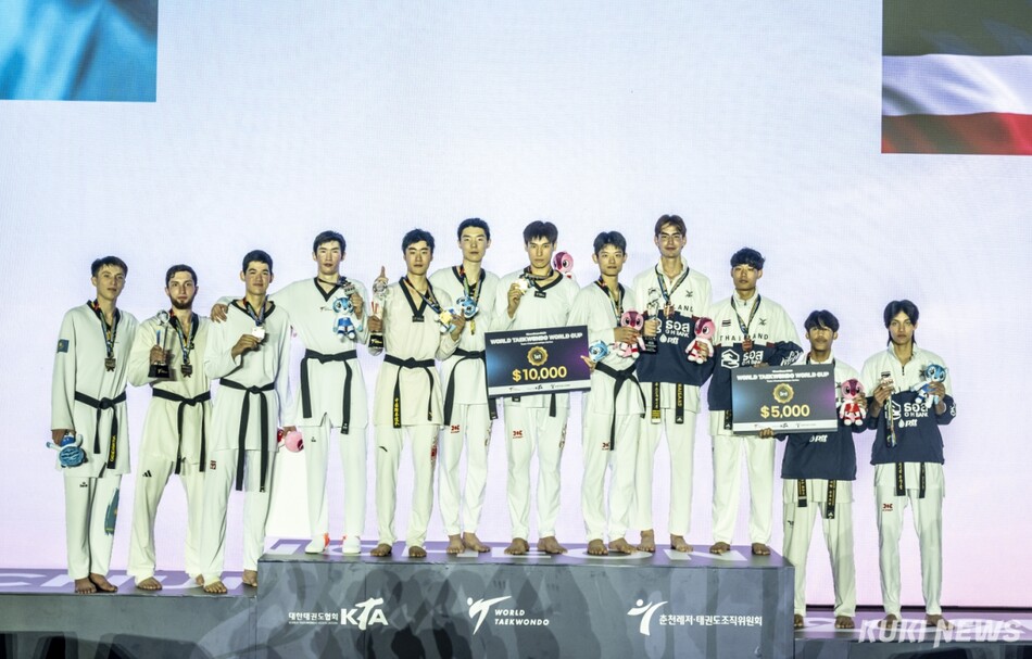 14일 열린 세계태권도월드컵팀챔피언십시리즈 남자 단체전 시상식.