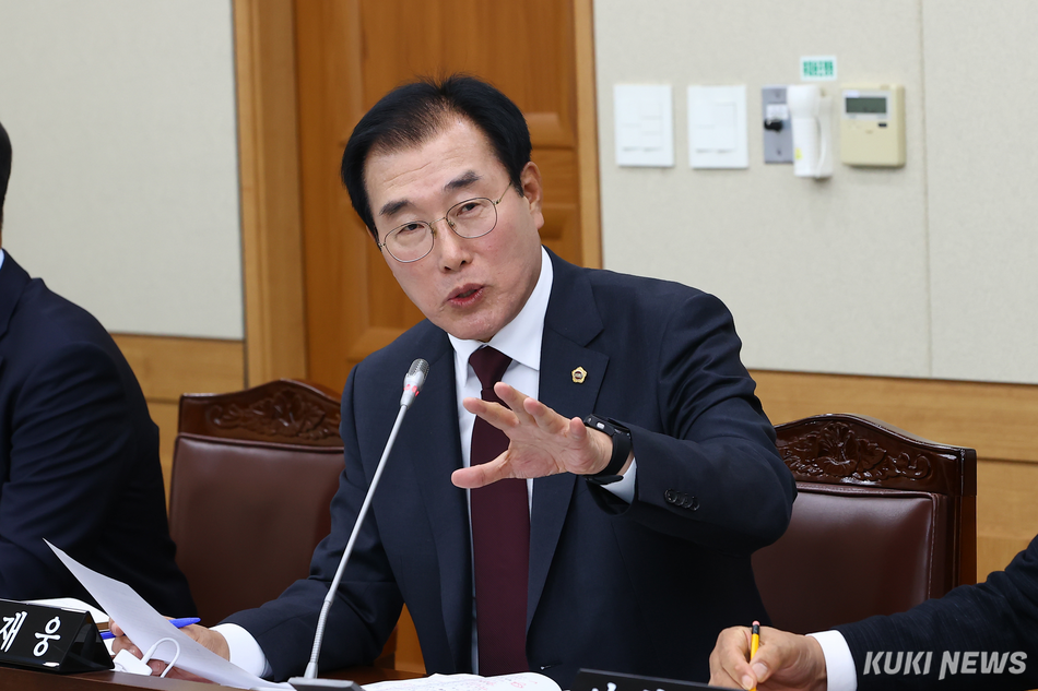 정재웅 강원특별자치도의원이 15일 민성기 가옥에 대한 문화유산 지정 해제와 도의 입장 표명을 촉구했다.