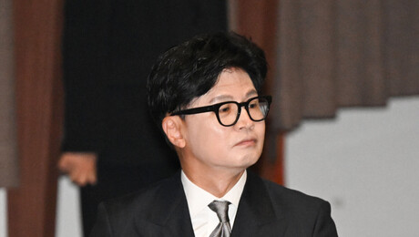 당도 직책도 없는 한동훈…정치 무대는 ‘페이스북’