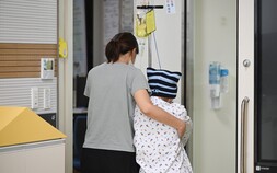 아픈 아이 곁 지키다 무너지는 가족들 [아픈 아이들의 교실④]