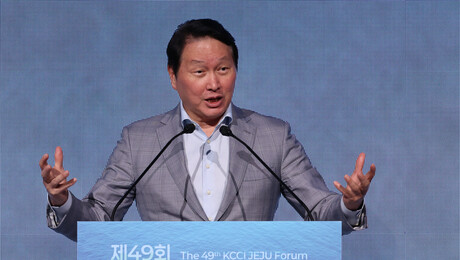 최태원 “AI는 놓쳐선 안 될 기회”…대한상의 제주포럼 개막