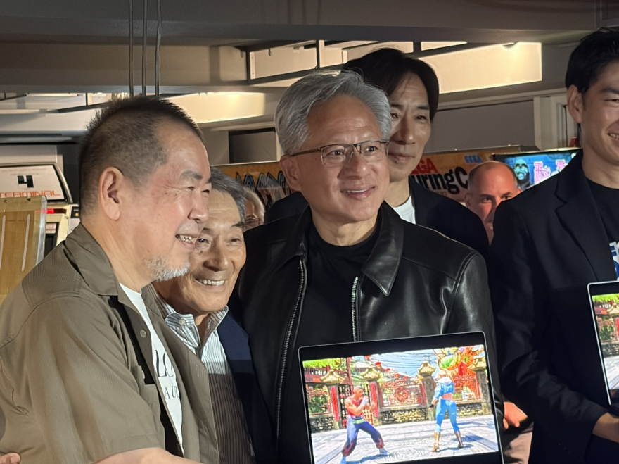 15일 일본 도쿄 아키하바라에서 엔비디아와 일본 게임 회사 세가(SEGA)의 파트너십 30주년 기념 이벤트에 참석한 황 CEO. 연합뉴스