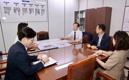 유명현 산청군수 ‘세일즈 행정’…철도망 반영·한국학연구원 승격 건의