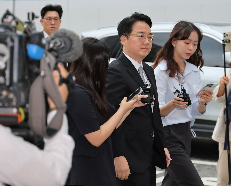 김건희 여사가 연루된 수사 무마 의혹을 받는 심우정 전 검찰총장이 지난 10일 피의자 조사를 위해 경기 과천 2차 종합특검으로 출석하고 있다. 연합뉴스