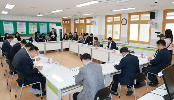 전남광주통합특별시의회 교육위원회가 통합특별시교육청 첫 업무보고와 교육현장 방문을 통해 교육재정, 교육복지, 학교 신설, 미래인재 양성 등 교육 현안을 집중 점검하며 학생 중심의 통합교육체계 구축을 주문했다. /전남광주통합특별시의회