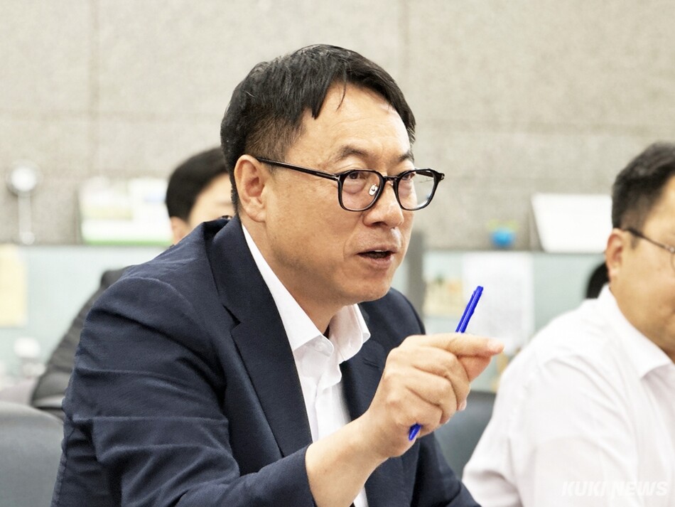 대통령 업무보고에 앞서 정부대전청사 기자실에서 올 하반기 주요 산림정책을 설명하는 임하수 산림청 차장. 이재형 기자