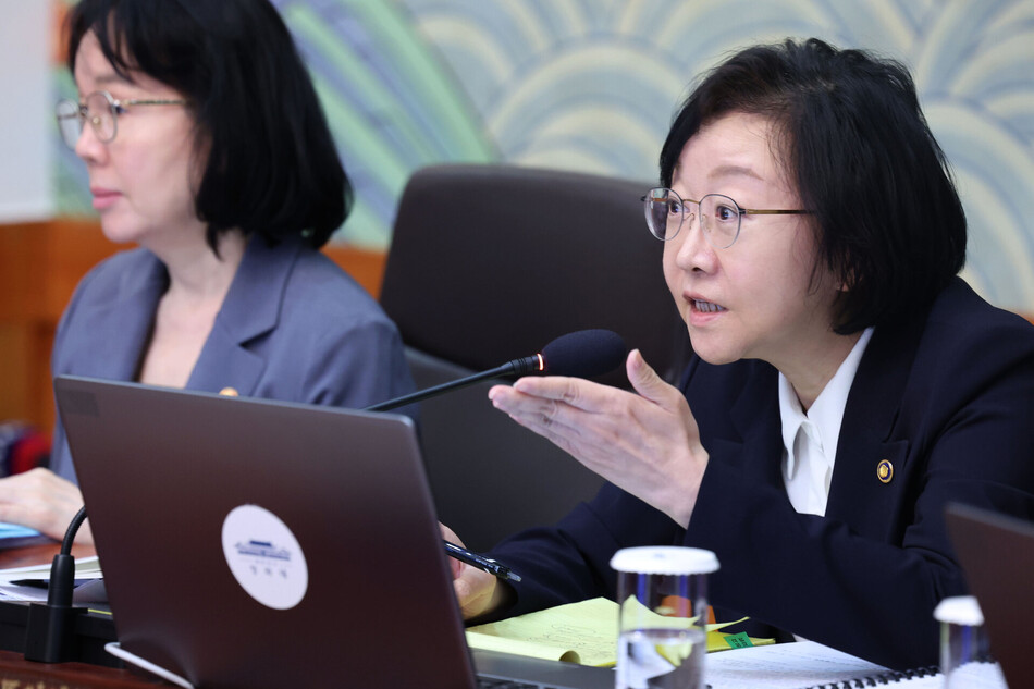 오유경 식약처장이 지난 14일 청와대에서 이재명 대통령 주재로 열린 국무회의에서 발언하고 있다. 연합뉴스