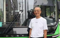 “사탕 하나 드세요”…21년째 ‘단맛’ 나누는 마을버스 타봤더니