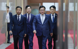 원 구성 시한 당일에도 빈손…여야 대치 8월 말까지 가나