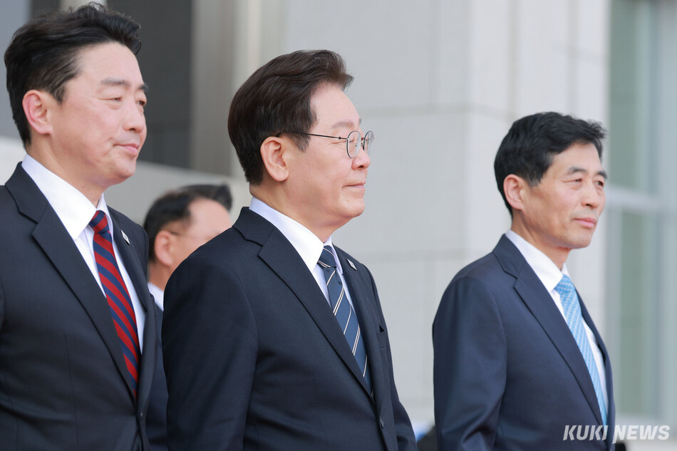 이재명 대통령이 4월2일 서울 여의도 국회에서 시정연설을 마친 뒤 이동하고 있다. 임은재 기자