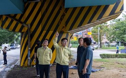군포 금정고가교 상판 파손…차량 전면 통제