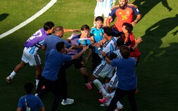 패배하자 주먹질…아르헨티나, 우승 실패한 뒤 난투극 [북중미 월드컵]