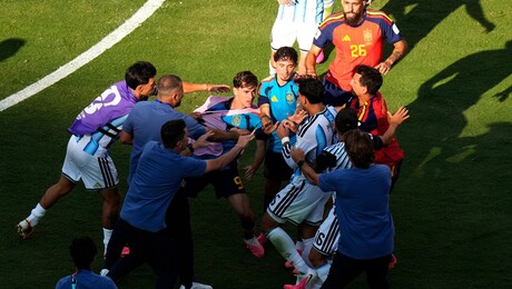 패배하자 주먹질…아르헨티나, 우승 실패한 뒤 난투극 [북중미 월드컵]