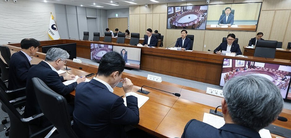 구윤철 부총리 겸 재정경제부 장관이 20일 정부세종청사에서 열린 대외경제장관회의를 주재하고 있다. 연합뉴스