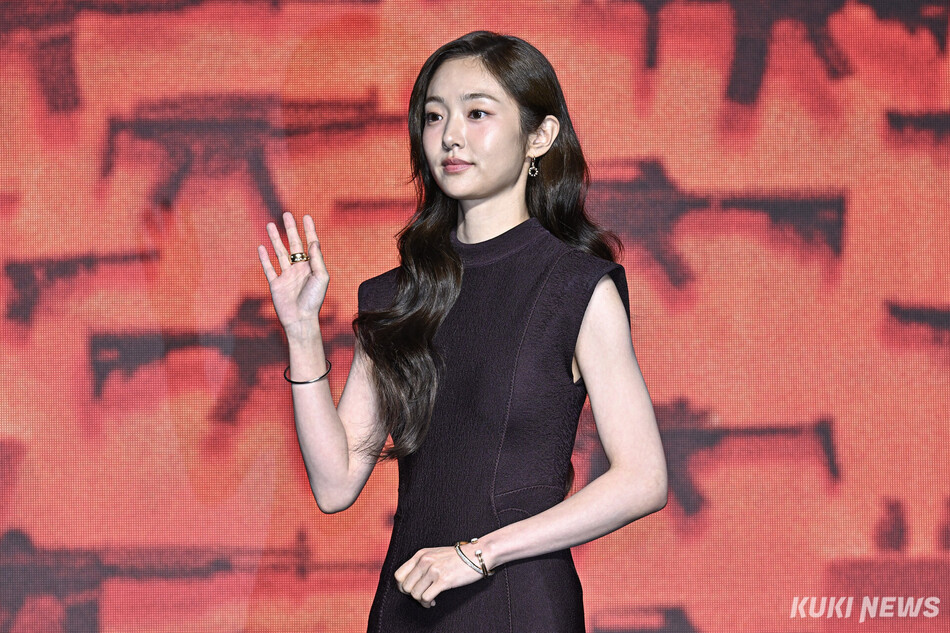 배우 김혜준이 20일 서울 여의도동 콘래드 서울에서 열린 디즈니플러스 오리지널 시리즈 ‘킬러들의 쇼핑몰 시즌2‘ 제작발표회에 참석해 포즈를 취하고 있다. 남동균 기자