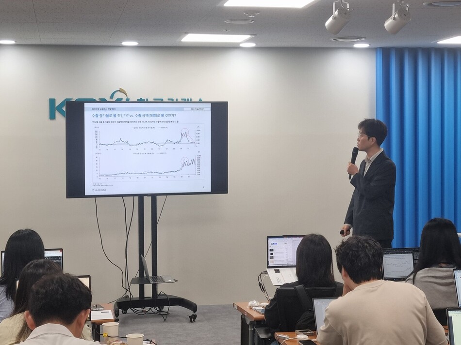 김병연 투자전략부 리서치본부 이사대우가 20일 한국거래소 서울사옥에서 열린 KRX 출입기자단-증권사 애널리스트 간담회에서 발언하고 있다. 이창희 기자