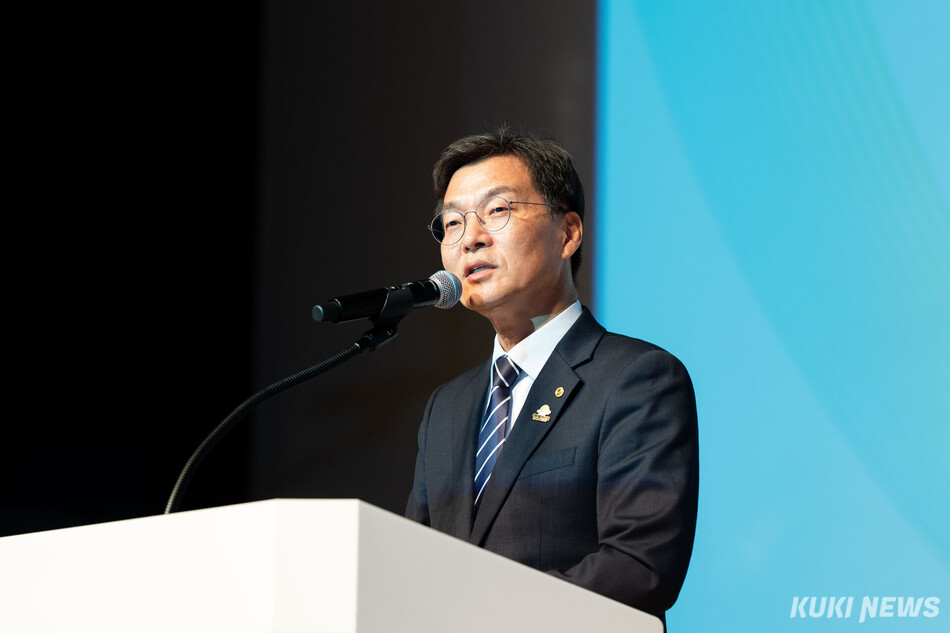 김중남 민선 9기 강릉시장직 인수위원회(위원장 전방욱)가 20일 강릉아트센터에서 열린 ‘시민 보고회’를 끝으로 43일간의 공식 활동을 성공적으로 마무리했다. 시민보고회 모습. 강릉시 제공