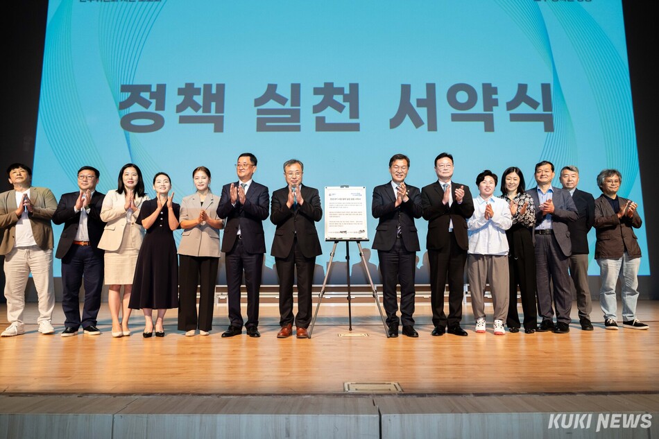 김중남 민선 9기 강릉시장직 인수위원회(위원장 전방욱)가 20일 강릉아트센터에서 열린 ‘시민 보고회’를 끝으로 43일간의 공식 활동을 성공적으로 마무리했다. 시민보고회 모습. 강릉시 제공