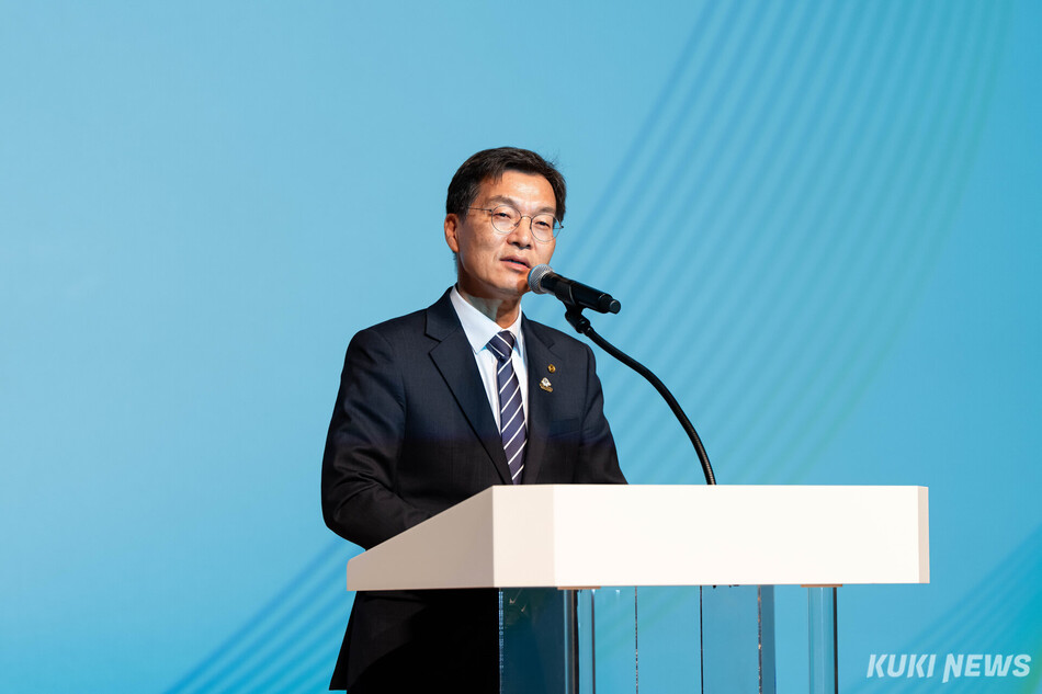 김중남 민선 9기 강릉시장직 인수위원회(위원장 전방욱)가 20일 강릉아트센터에서 열린 ‘시민 보고회’를 끝으로 43일간의 공식 활동을 성공적으로 마무리했다. 시민보고회 모습. 강릉시 제공