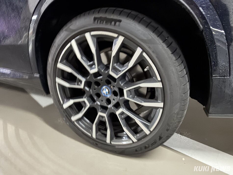 BMW X5 xDrive50e 휠.