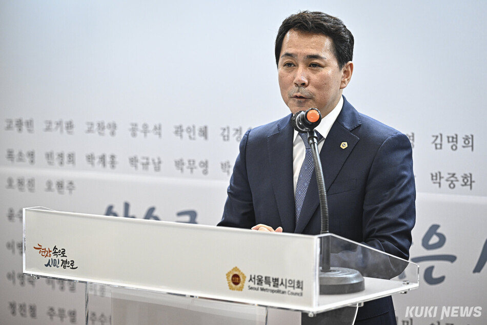 임만균 서울시의회 의장이 21일 서울 중구 서울시의회에서 열린 제12대 서울특별시의회 개원기념식에서 축사하고 있다.
