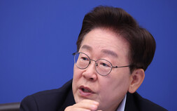 청와대 “보완수사권, 여당이 조속히 결론 내야…결정 존중”