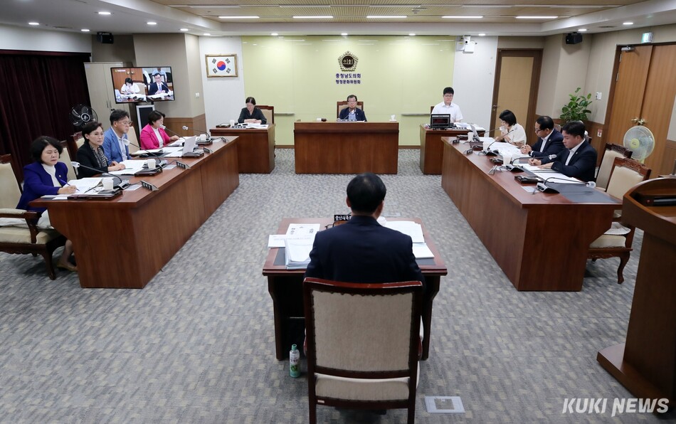 충남도의회 행정문화위원회는 21일 제370회 임시회 제4차 회의에서 충남체육회, 충남장애인체육회, 충남문화관광재단 소관 2026년 주요업무 추진상황을 청취했다.