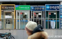 증시 흔들리자 은행으로…정기예금 증가세 다시 살아났다