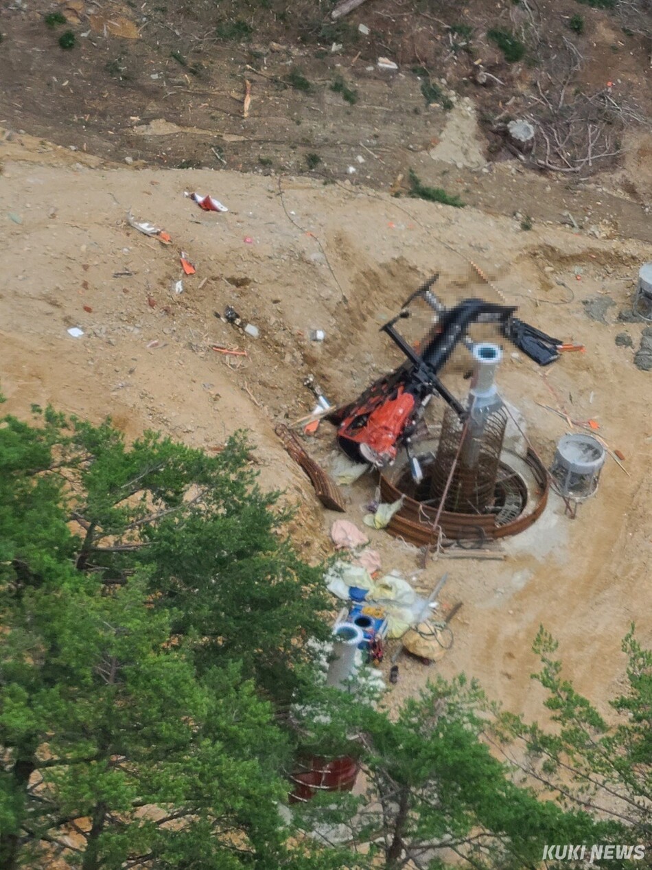 21일 삼척시 가곡면에서 발생한 헬기 추락사고 현장 (사진=강원특별자치도소방본부)