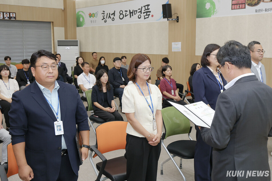 강원 횡성군은 7월 22일자 군청 정기인사 발령 대상자 임용장 전달식을 수평적 소통 형태로 진행했다. 횡성군