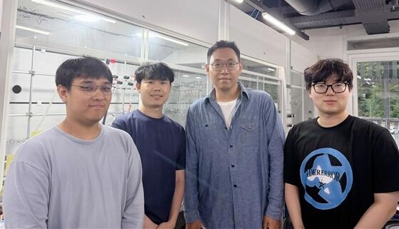 (왼쪽부터)KAIST 오진록, 김성규 박사후 연구원, 황승준 교수, 최대의 석박사통합과정. KAIST