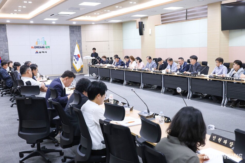 20일 삼척시청 상황실에서 열린 삼척시 민선 9기 공약실천계획 보고회 모습.