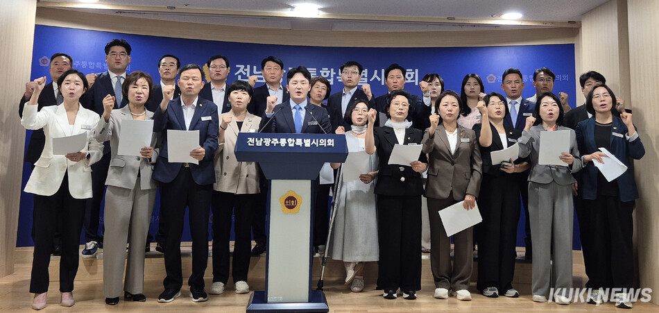 전남광주통합특별시의회 광주지역 의원들이 통합특별시 출범 이후 자치구의 재정 불균형을 해소하기 위해 정부와 국회에 지방교부세법 개정과 보통교부세 직접 교부 제도 도입을 촉구했다. /신영삼 기자