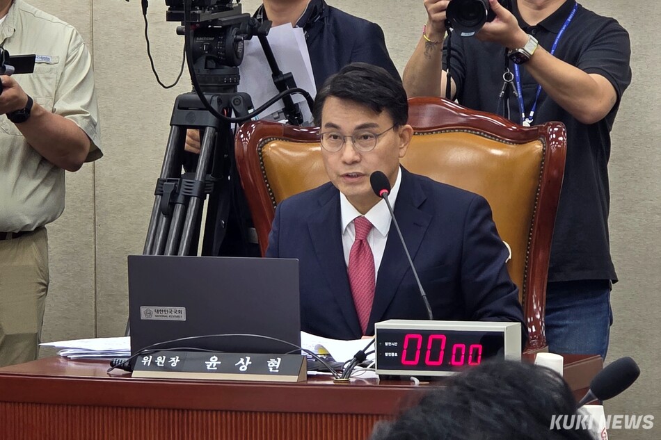 윤상현 투표용지 부족 사태 국조특위 위원장이 22일 서울 여의도 국회에서 열린 국조특위 전체회의에서 재검표에 대한 입장을 설명하고 있다. 김건주 기자