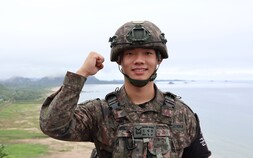 악천후 속에도 바다 빠진 중학생 구조한 22사단 고영우 하사 ‘튜브 의인’ 찬사