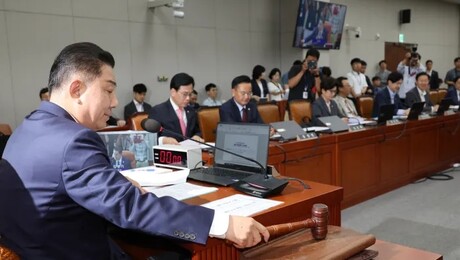 품위 의무는 있는데, 징계는 없다 [혐오의 낙수③]