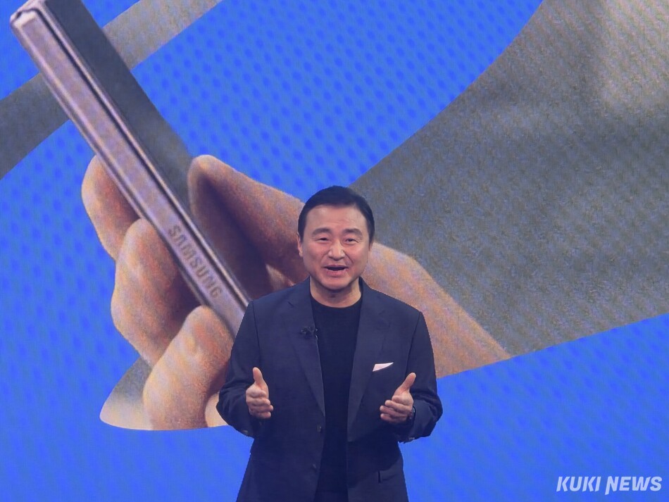 노태문 삼성전자 디바이스경험(DX)부문장 대표이사가 22일(현지시간) 영국 런던에 위치한 올드 빌링스게이트에서 ‘갤럭시 언팩 2026’를 개최하고 인사말을 하고 있다. 정우진 기자