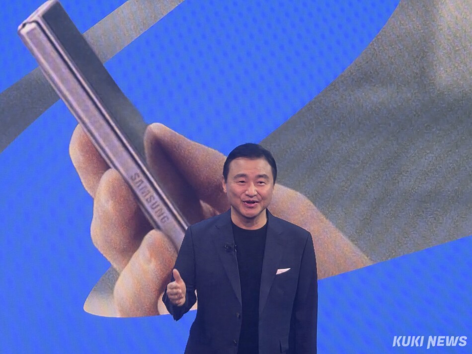 노태문 삼성전자 디바이스경험(DX)부문장 대표이사가 22일(현지시간) 영국 런던에 위치한 올드 빌링스게이트에서 ‘갤럭시 언팩 2026’를 개최하고 인사말을 하고 있다. 정우진 기자