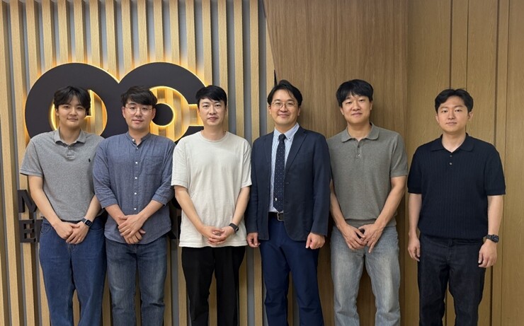 (왼쪽부터)KAIST 전진우 석박사 통합과정, 이영근 박사, 강구선 박사, 김영진 교수, 김재윤 박사과정, 양동욱 박사. KAIST