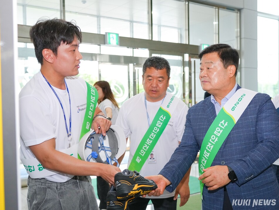 충남교육청은 23일 청 내에서 ‘365일 안전한 충남교육’을 주제로 ‘2026년 산업안전보건의 달’ 행사를 개최했다.