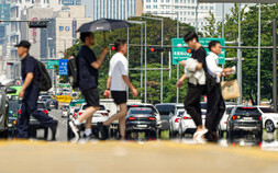 폭염에 녹아내린 노동시간…한국, 연간 11억시간 잃는다