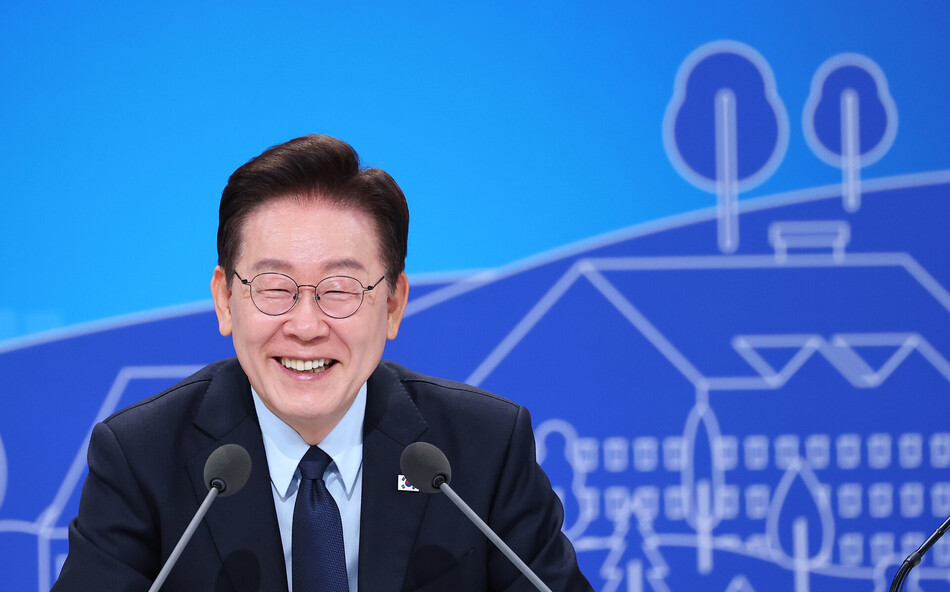 이재명 대통령이 하루 전인 23일 부동산 정책 국민 대토론회에서 발언하고 있는 모습. 연합뉴스