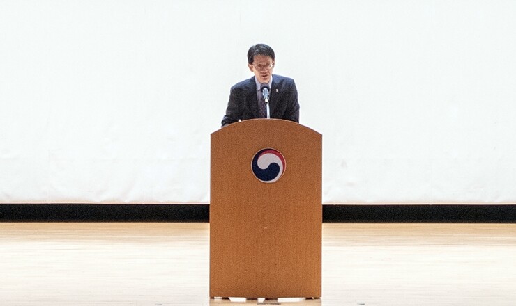 24일 대전정부청사에서 열린 ‘2026년 제3차 혁신제품 지정서 수여식’. 조달청에서 인사말을 전하는 백승보 조달청장. 조달청