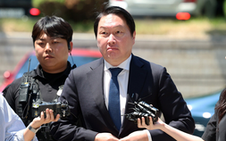 최태원, 재산분할 4368억 덜어냈지만…‘1조 육박’ 현금 어떻게 마련할까