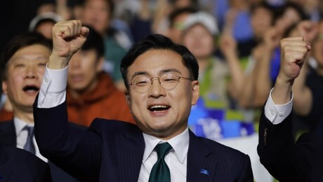 조국혁신당 새 대표에 신장식…‘개혁·자강’ 전면에