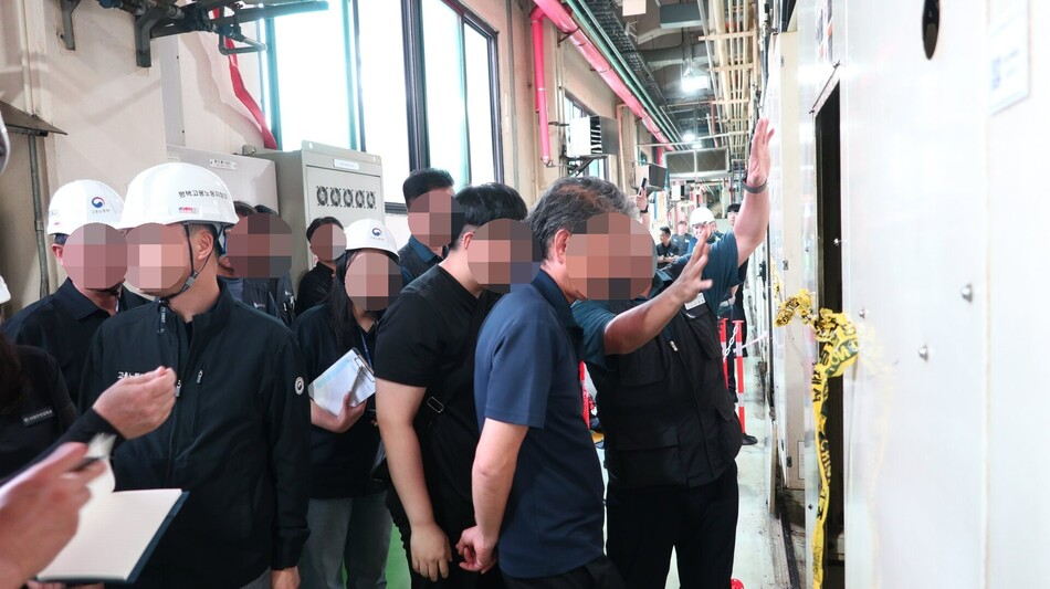 지난 24일 오후 2시 고(故) 김승모씨의 유족들이 사고 현장에 방문하고 있다. 전국금속노동조합 만도지부 제공