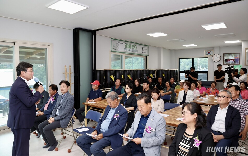 ‘2026년 주민주도형 돌봄특화 시범 마을’ 현판식이 27일 강원 횡성군 갑천면 삼거리문화복지센터에서 열렸다. 횡성군